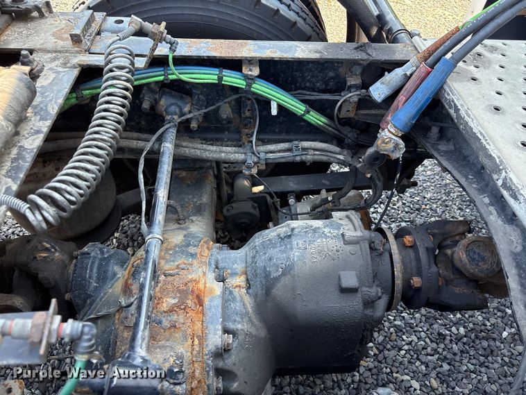image for item YA4248 2020 Freightliner Cascadia semi truck