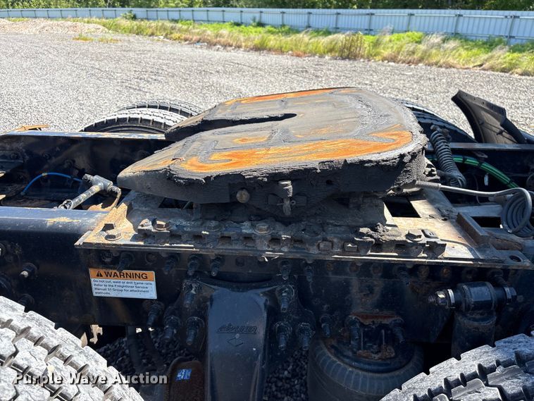 image for item YA4248 2020 Freightliner Cascadia semi truck