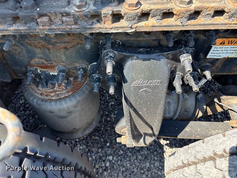 image for item YA4248 2020 Freightliner Cascadia semi truck