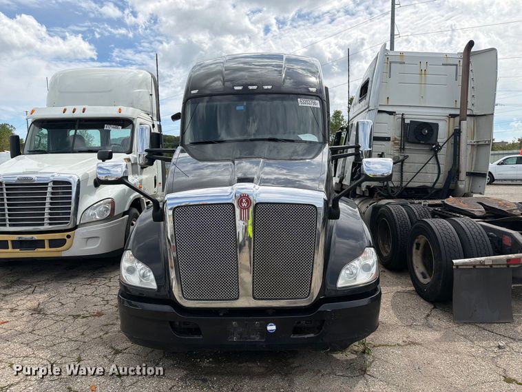 image for item YA4341 2020 Kenworth T680 semi truck