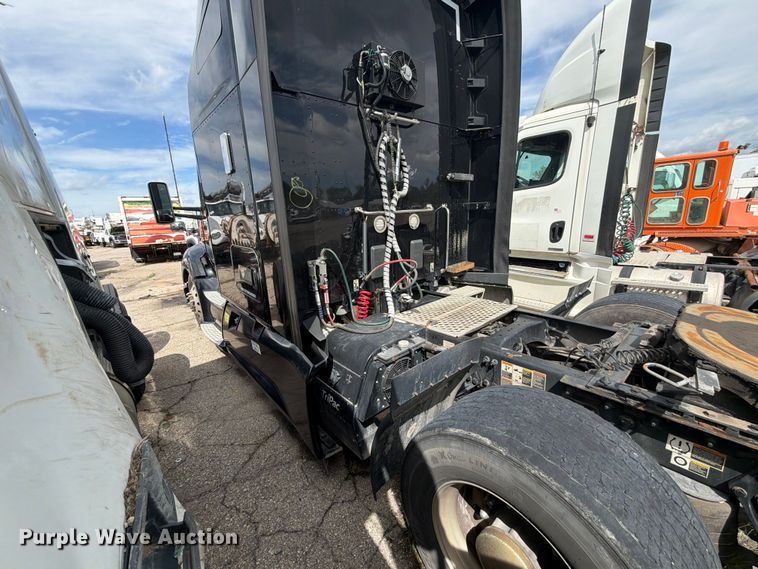 image for item YA4341 2020 Kenworth T680 semi truck