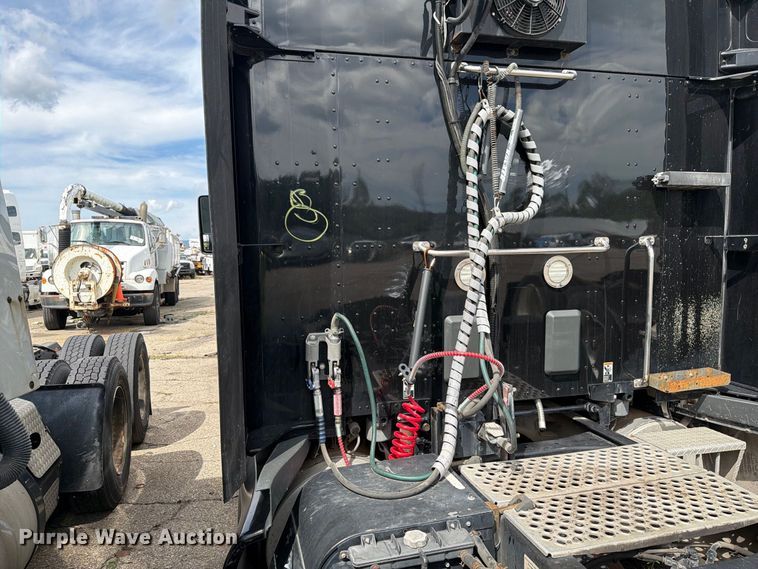 image for item YA4341 2020 Kenworth T680 semi truck