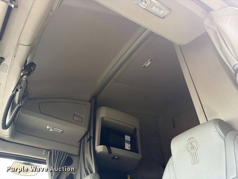 image for item YA4341 2020 Kenworth T680 semi truck