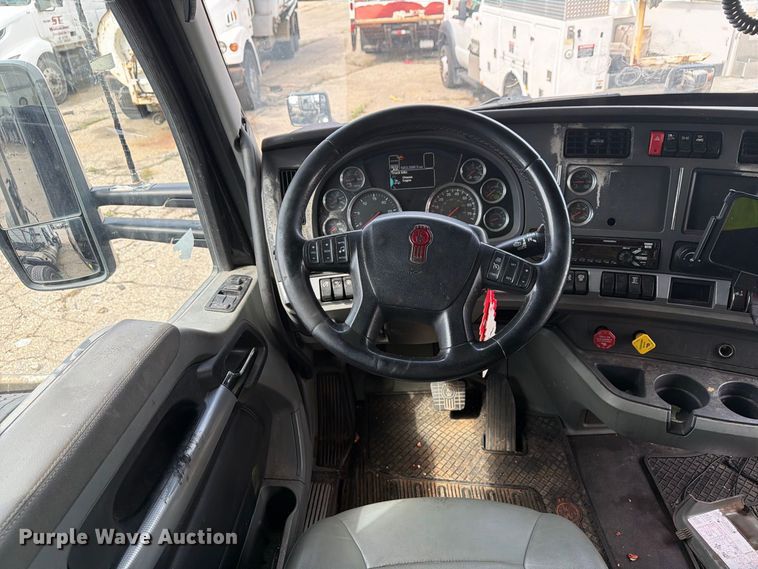 image for item YA4341 2020 Kenworth T680 semi truck