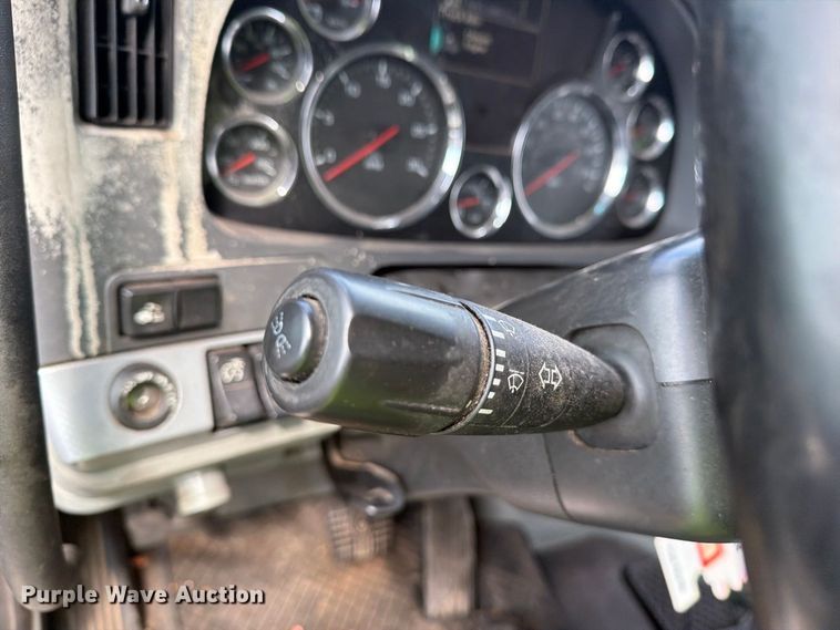 image for item YA4341 2020 Kenworth T680 semi truck