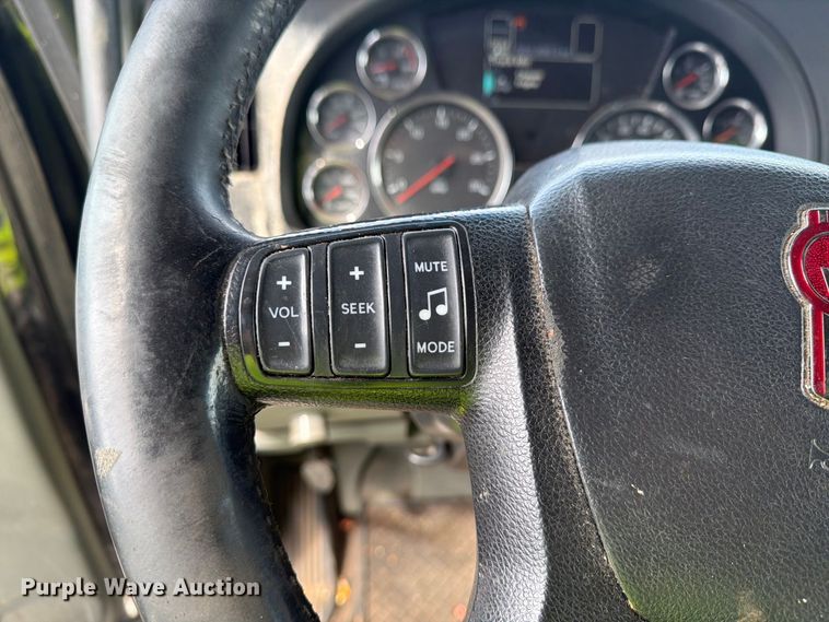 image for item YA4341 2020 Kenworth T680 semi truck
