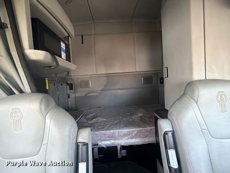 image for item YA4341 2020 Kenworth T680 semi truck