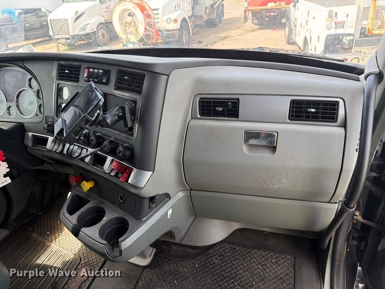 image for item YA4341 2020 Kenworth T680 semi truck