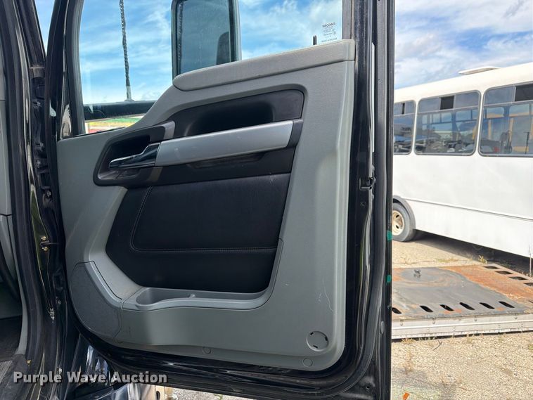 image for item YA4341 2020 Kenworth T680 semi truck