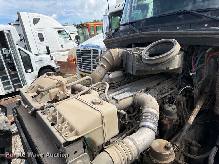 image for item YA4341 2020 Kenworth T680 semi truck