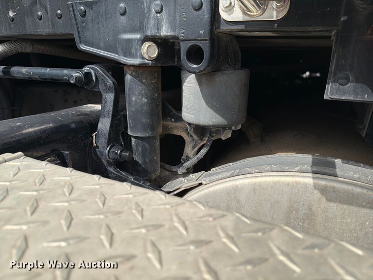 image for item YA4341 2020 Kenworth T680 semi truck