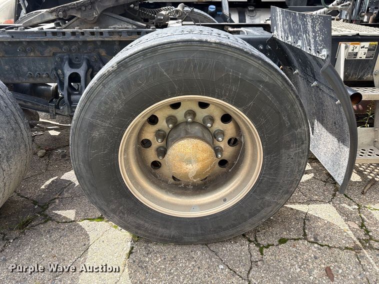 image for item YA4341 2020 Kenworth T680 semi truck
