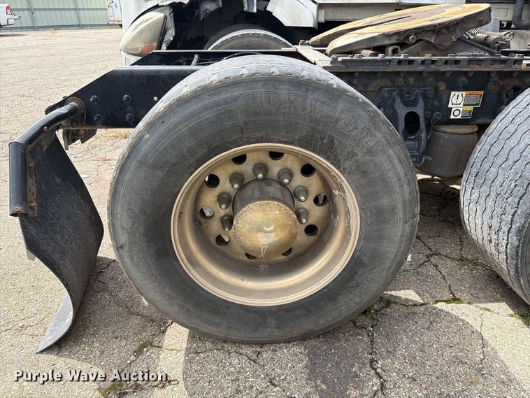 image for item YA4341 2020 Kenworth T680 semi truck