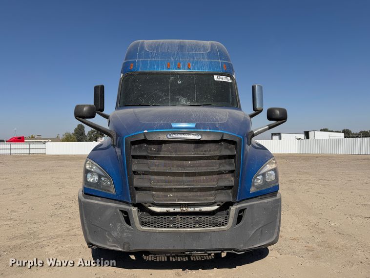 image for item YA4936 2019 Freightliner Cascadia 126 semi truck