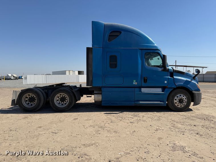 image for item YA4936 2019 Freightliner Cascadia 126 semi truck