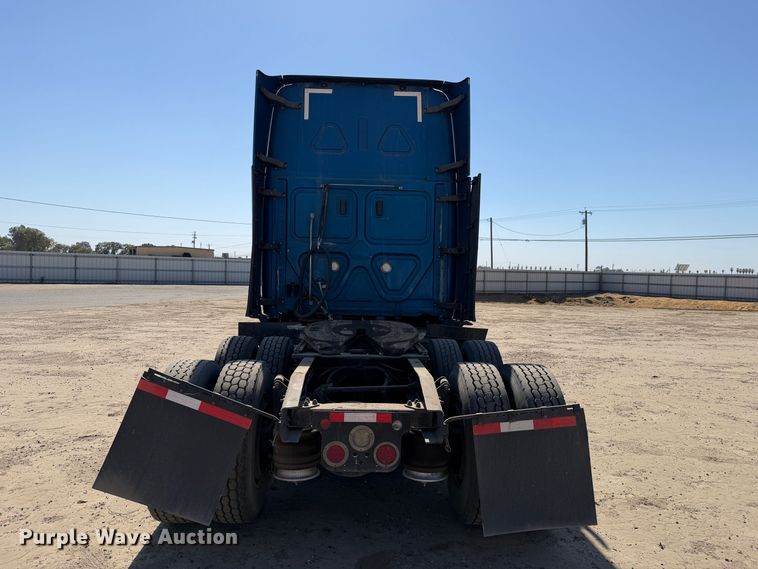 image for item YA4936 2019 Freightliner Cascadia 126 semi truck