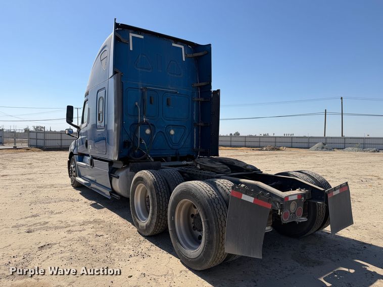 image for item YA4936 2019 Freightliner Cascadia 126 semi truck