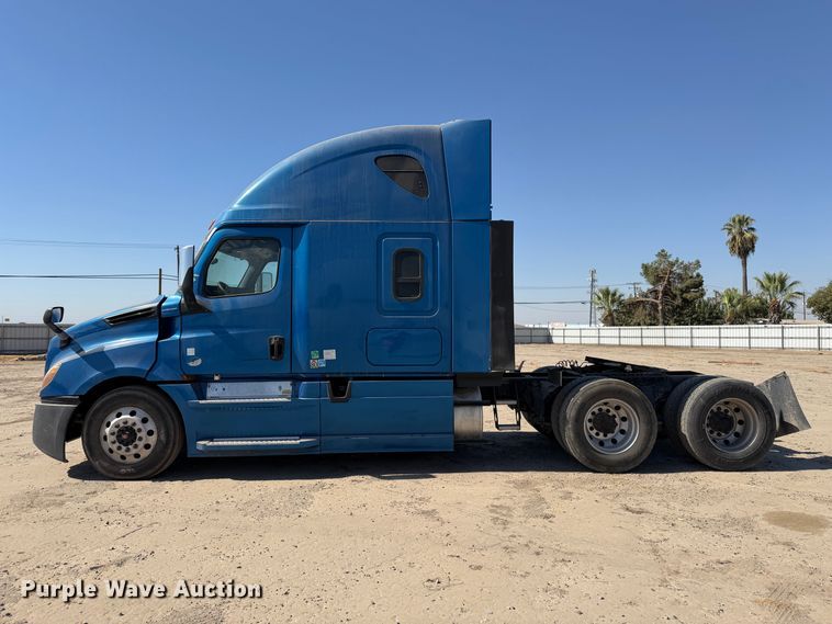 image for item YA4936 2019 Freightliner Cascadia 126 semi truck