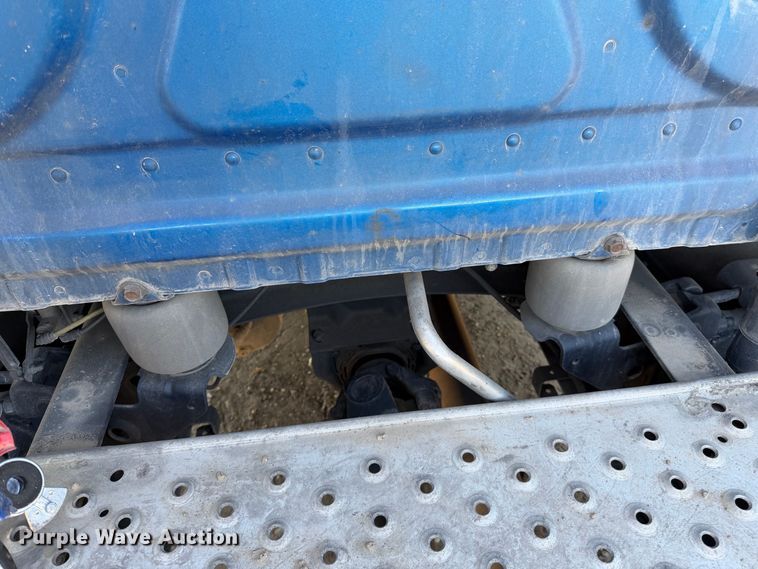 image for item YA4936 2019 Freightliner Cascadia 126 semi truck