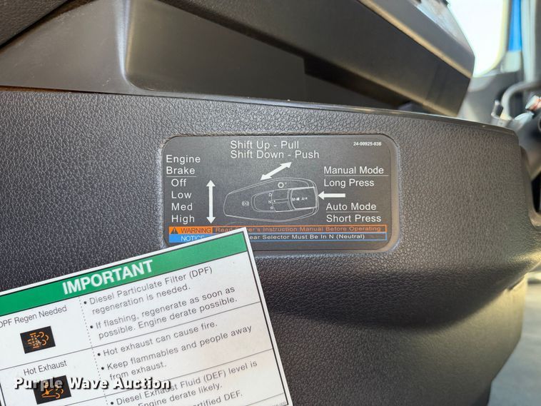 image for item YA4936 2019 Freightliner Cascadia 126 semi truck