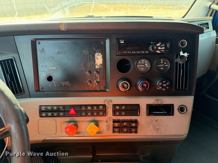 image for item YA4936 2019 Freightliner Cascadia 126 semi truck