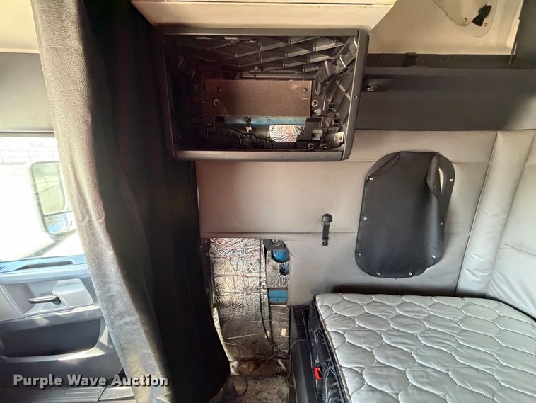 image for item YA4936 2019 Freightliner Cascadia 126 semi truck