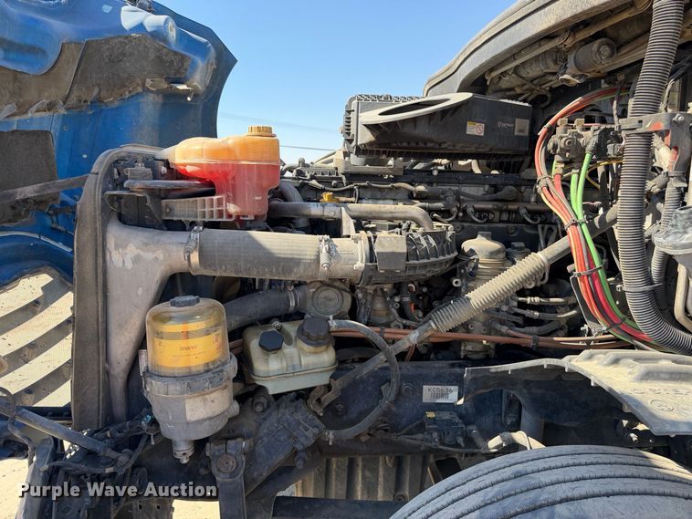 image for item YA4936 2019 Freightliner Cascadia 126 semi truck