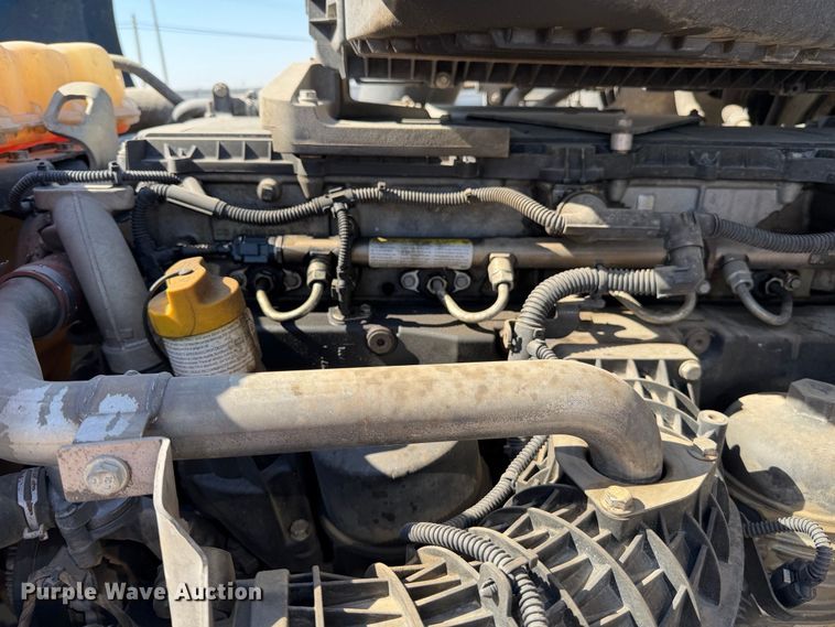image for item YA4936 2019 Freightliner Cascadia 126 semi truck