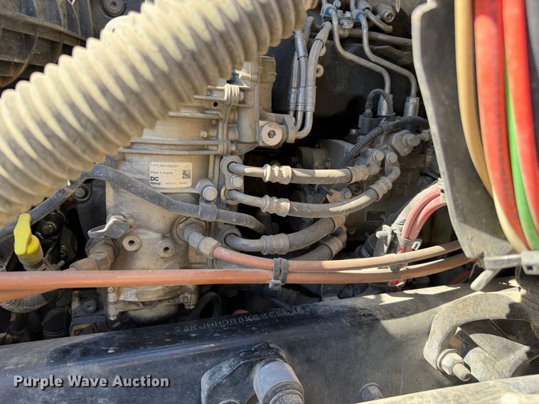 image for item YA4936 2019 Freightliner Cascadia 126 semi truck