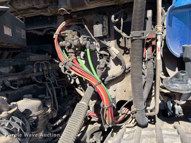 image for item YA4936 2019 Freightliner Cascadia 126 semi truck