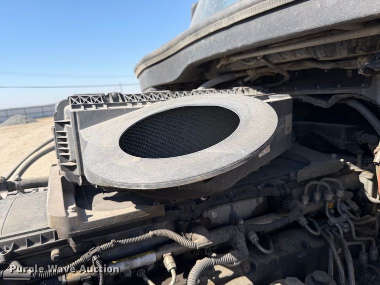 image for item YA4936 2019 Freightliner Cascadia 126 semi truck