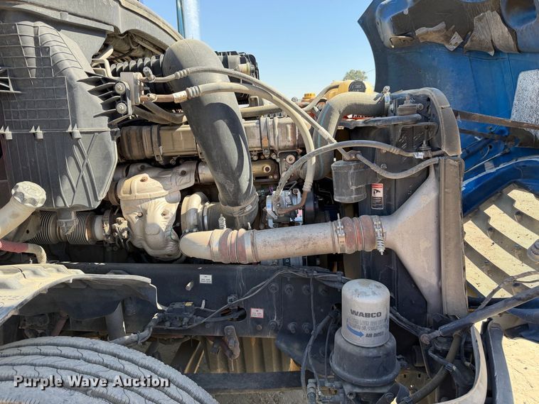 image for item YA4936 2019 Freightliner Cascadia 126 semi truck