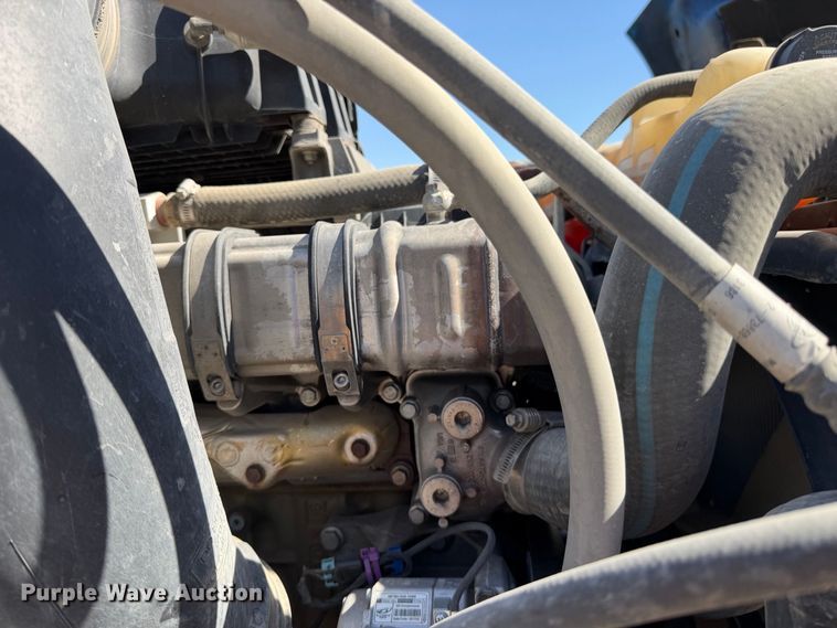 image for item YA4936 2019 Freightliner Cascadia 126 semi truck