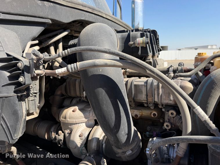 image for item YA4936 2019 Freightliner Cascadia 126 semi truck