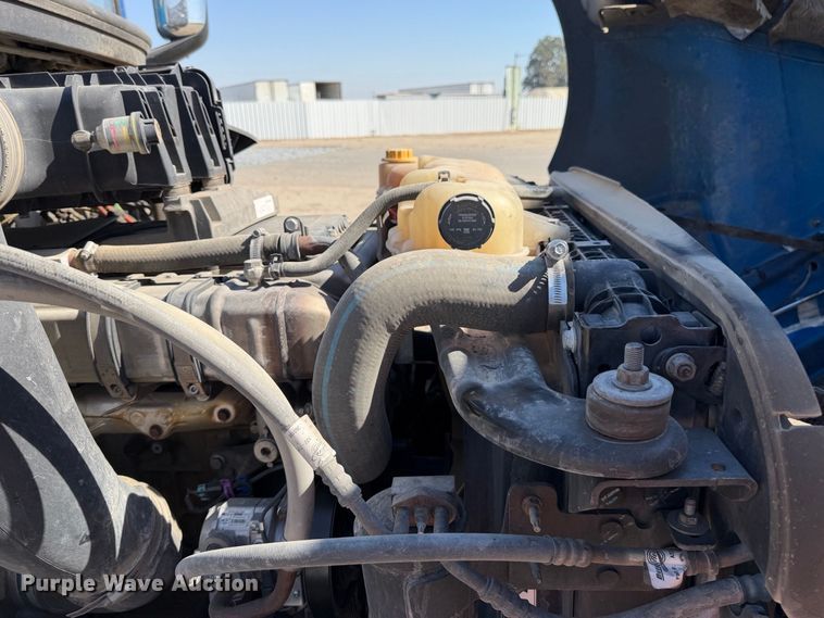 image for item YA4936 2019 Freightliner Cascadia 126 semi truck