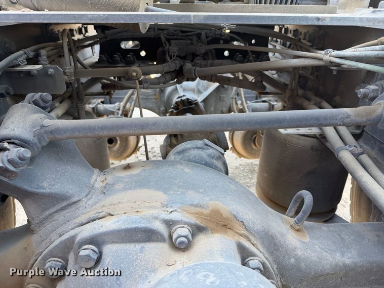 image for item YA4936 2019 Freightliner Cascadia 126 semi truck