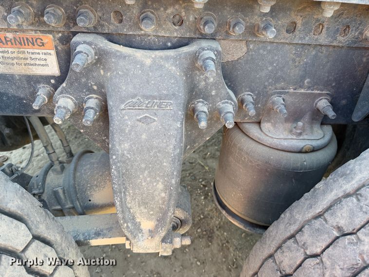 image for item YA4936 2019 Freightliner Cascadia 126 semi truck
