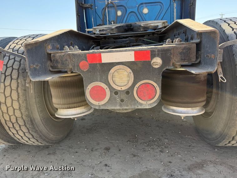 image for item YA4936 2019 Freightliner Cascadia 126 semi truck