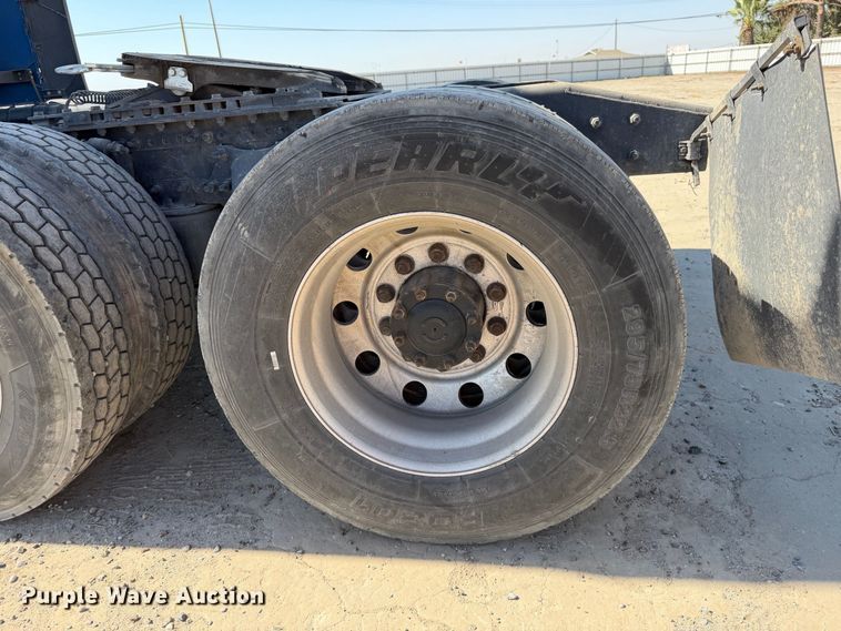 image for item YA4936 2019 Freightliner Cascadia 126 semi truck