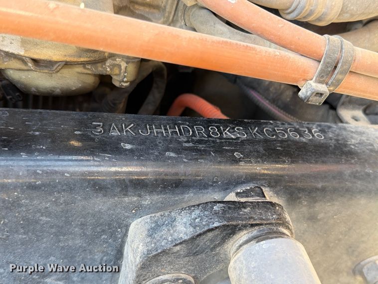 image for item YA4936 2019 Freightliner Cascadia 126 semi truck