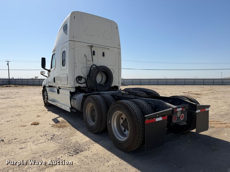 2019 Freightliner Cascadia 126