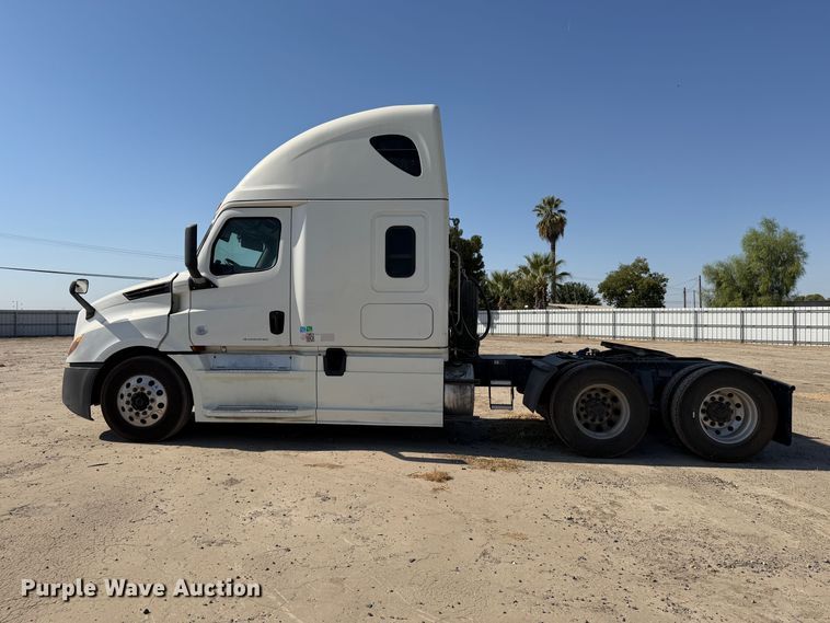 2019 Freightliner Cascadia 126