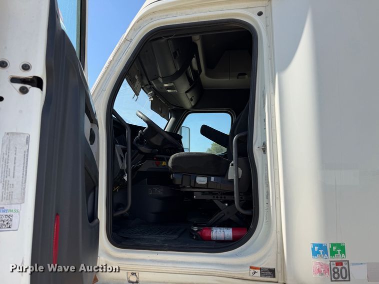 2019 Freightliner Cascadia 126