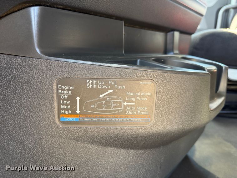 2019 Freightliner Cascadia 126
