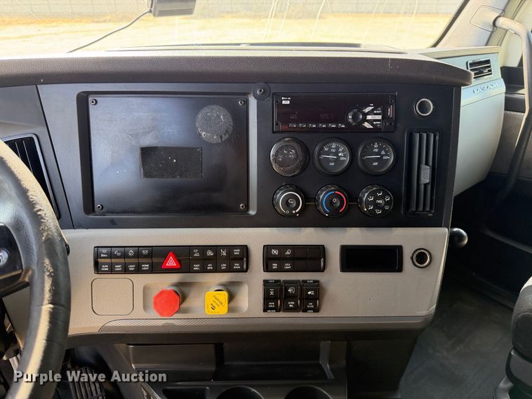 2019 Freightliner Cascadia 126