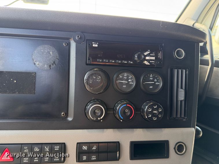 2019 Freightliner Cascadia 126
