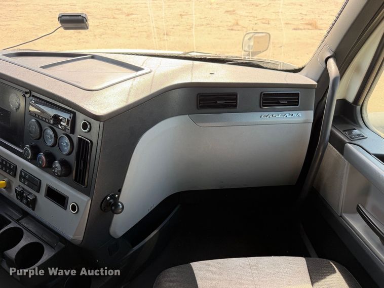 2019 Freightliner Cascadia 126