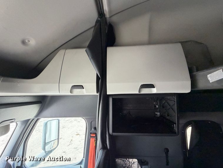2019 Freightliner Cascadia 126