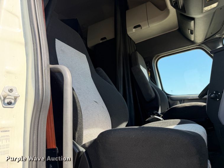 2019 Freightliner Cascadia 126