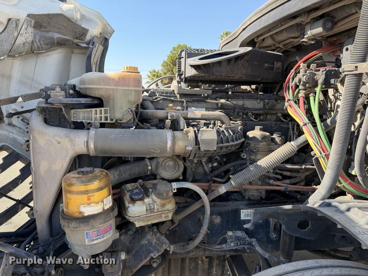 2019 Freightliner Cascadia 126